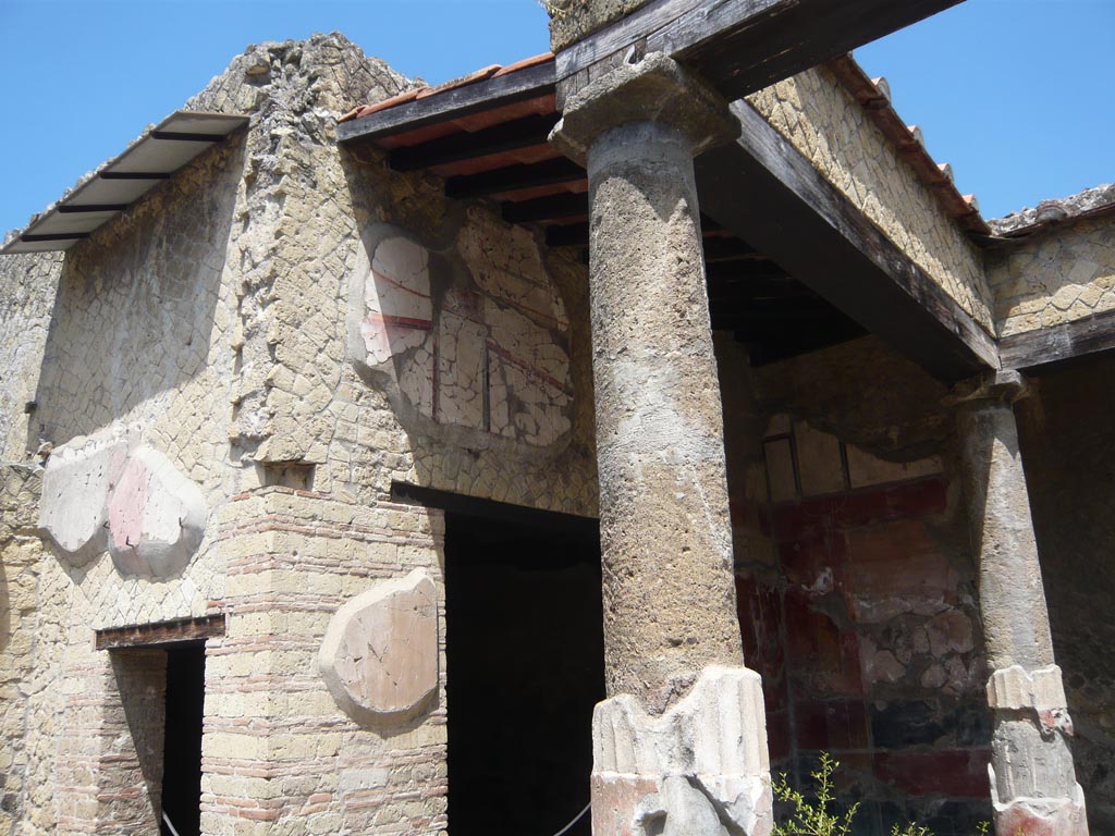 V.30 Herculaneum. August 2013. 
Looking north-west towards the tablinum/triclinium 2, at the west end of the atrium. Photo courtesy of Buzz Ferebee.